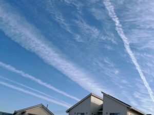 飛行機雲が3本見れたときのスピリチュアルな意味やメッセージ